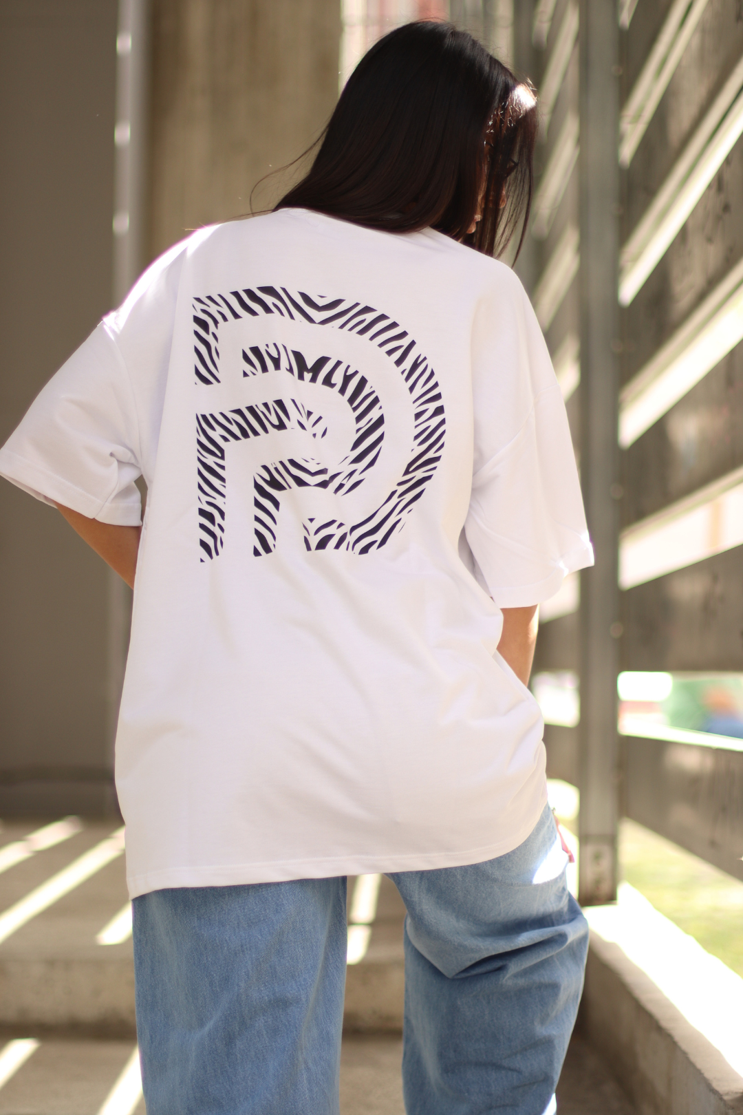 Dtop oversized t-shirt – zebra white edition